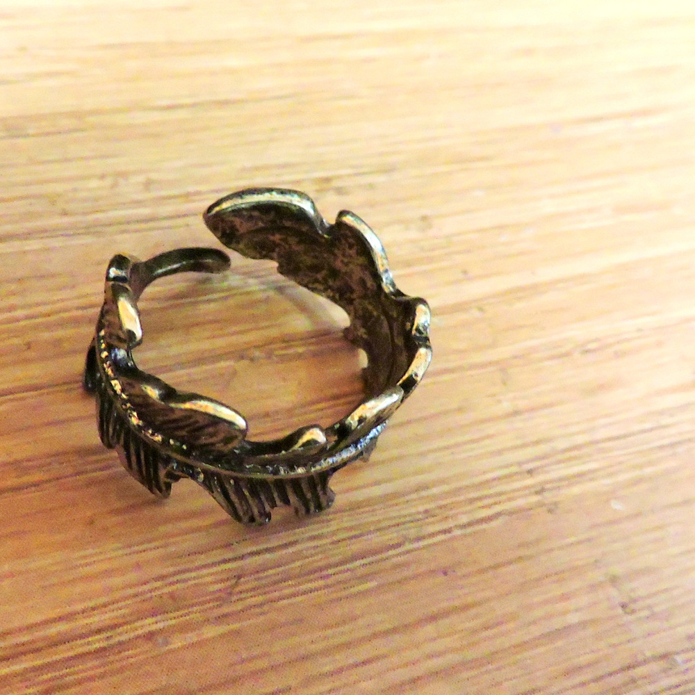 antiqued gold metal Ring sz 7  NWOT